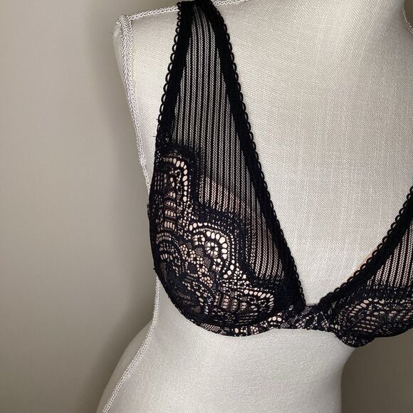 EUC Victoria's Secret Dream Angel push up underwire bra. Lace detail - Picture 3 of 7